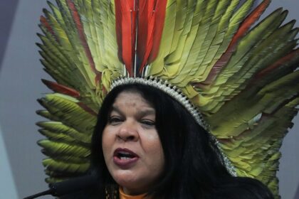 sonia-guajajara-apresenta-melhoras,-mas-continua-internada-em-sp