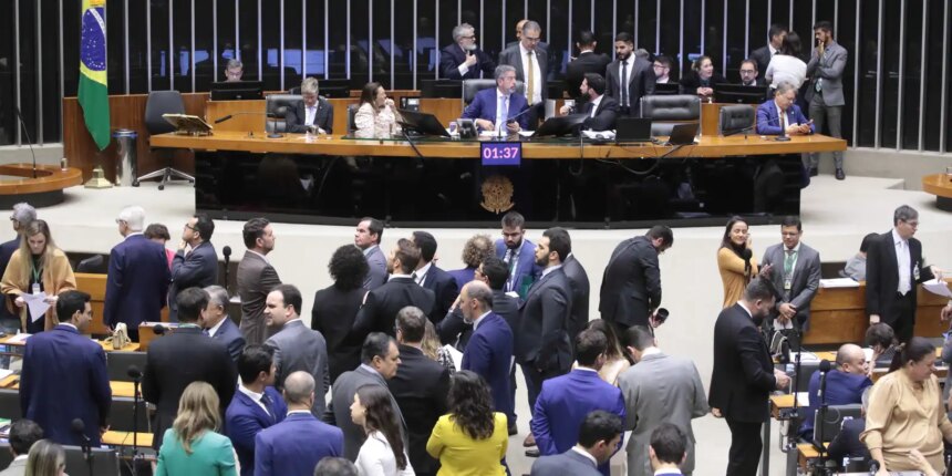 camara-aprova-projeto-de-lei-que-cria-lista-suja-do-racismo-no-esporte