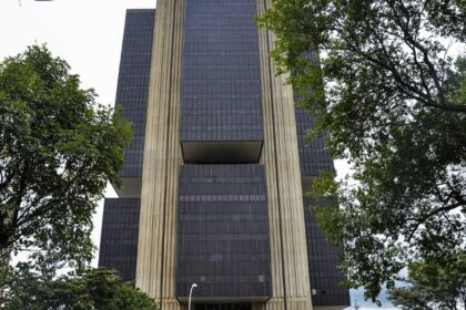 banco-central-reduz-juros-basicos-para-14,5%-ao-ano