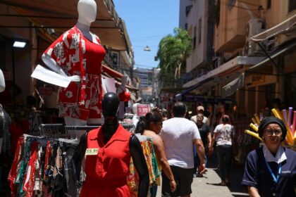 novo-desenrola:-juros-altos-pressionam-endividamento-das-familias