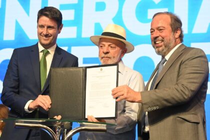 governo-renova-contratos-com-distribuidoras-de-energia-em-13-estados