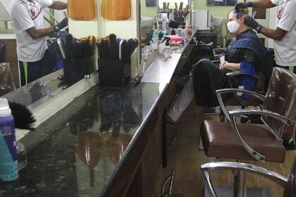 ibge:-setor-de-servicos-recua-1,2%-em-marco