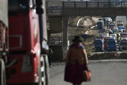 bloqueios-e-pressao-popular-exigem-renuncia-do-presidente-da-bolivia