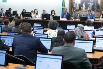 ccj-da-camara-adia-analise-de-pec-sobre-reducao-da-maioridade-penal