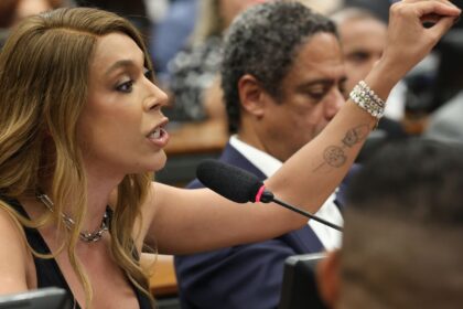 erika-hilton-rejeita-negociacao-sobre-compensacoes-na-pec-da-6×1