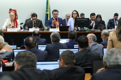 centrao-tenta-derrubar-transicao-de-60-dias-para-fim-da-escala-6×1