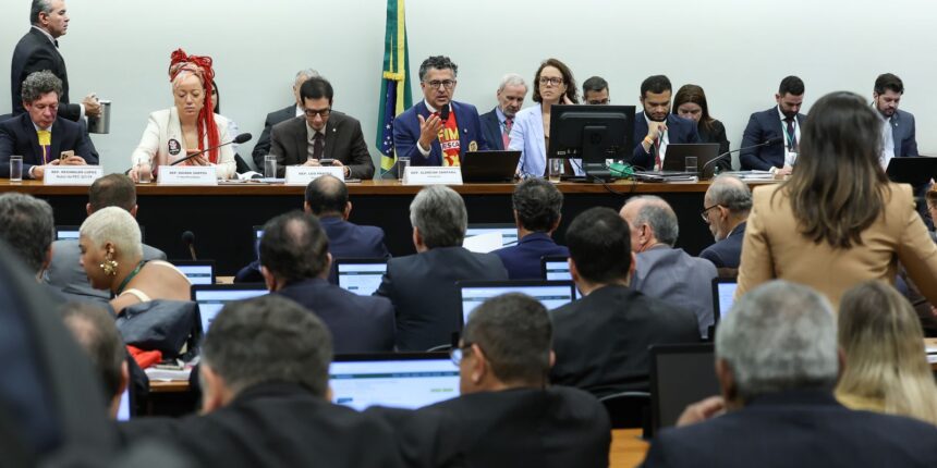 centrao-tenta-derrubar-transicao-de-60-dias-para-fim-da-escala-6×1