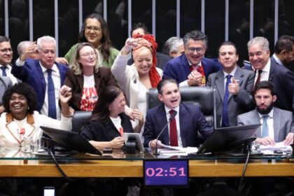 camara-aprova,-em-dois-turnos,-pec-pelo-fim-da-escala-6×1