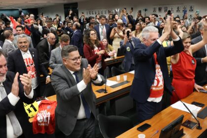 comissao-aprova-relatorio-de-pec-que-acaba-com-escala-6x1