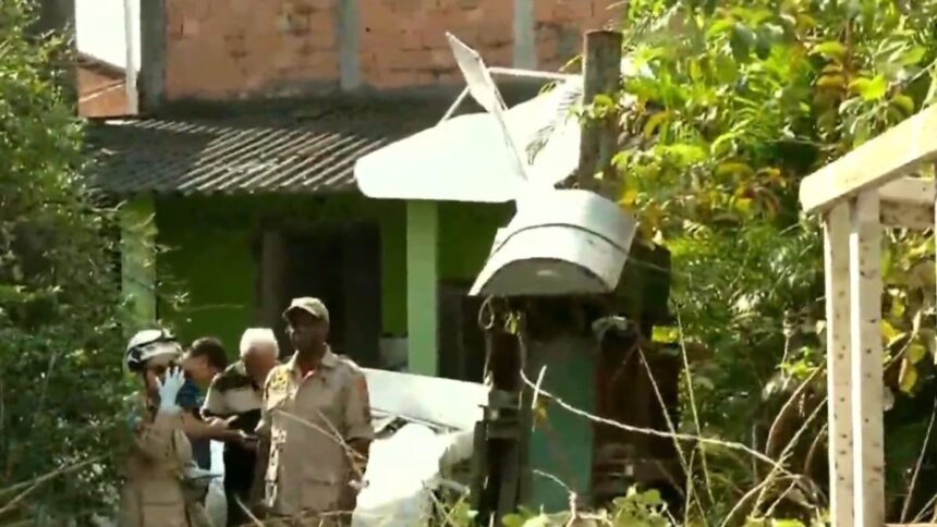 tragedia:-aviao-monomotor-cai-sobre-casa-na-baixada-fluminense-e-piloto-morre