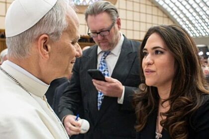 papa-nomeia-primeira-mulher-para-liderar-comunicacoes-do-vaticano