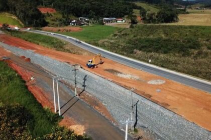 novo-tracado-e-viaduto-ja-transformam-paisagem-de-rodovia-estrategica-que-corta-interior-de-sc