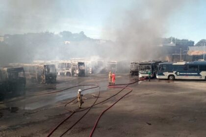 apos-incendio,-empresas-fazem-remanejamento-da-frota-de-onibus-em-mg