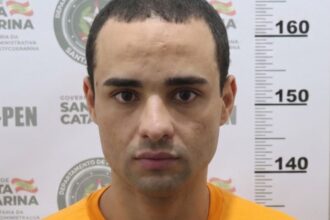 em-menos-de-12-horas-de-buscas,-detento-foragido-e-recapturado-em-carro-de-aplicativo-em-sc
