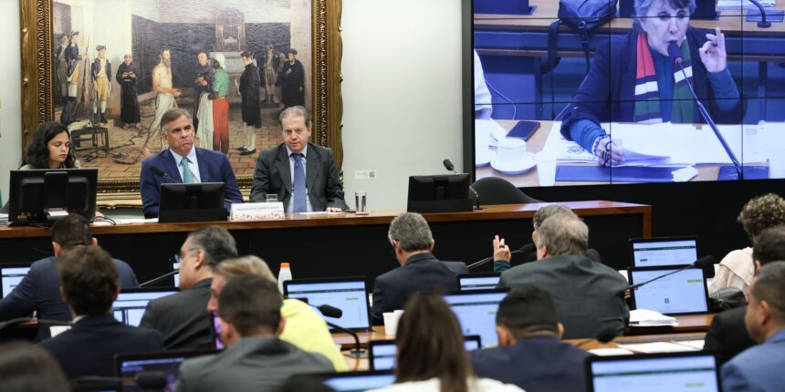 comissao-da-camara-aprova-reducao-da-maioridade-penal-para-16-anos