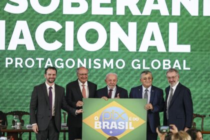 “brasil-nao-abaixa-a-cabeca”,-diz-durigan-ao-defender-soberania-e-pix