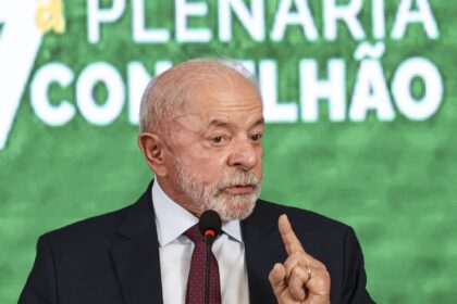 governo-estuda-devolucao-de-celular-roubado-nos-correios,-diz-lula