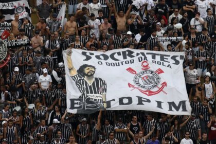 socrates,-idolo-do-corinthians-e-da-selecao,-recebe-honraria-na-alesp