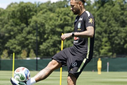 neymar-volta-a-treinar-com-a-selecao-a-2-dias-do-jogo-contra-o-haiti