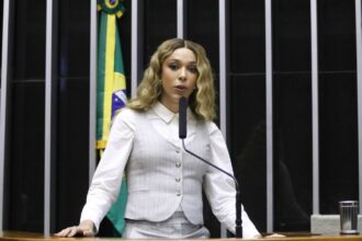 suicidio-politico:-erika-hilton-detona-direcao-do-psol-e-expoe-crise-eleitoral-interna