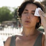 adeus-ondas-de-calor:-anvisa-aprova-novo-remedio-sem-hormonios-para-menopausa