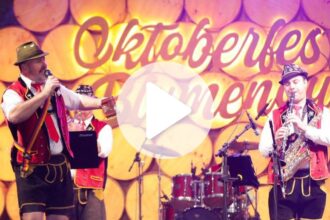video:-orquestra-argentina-referencia-em-musica-alema-volta-a-oktoberfest-blumenau