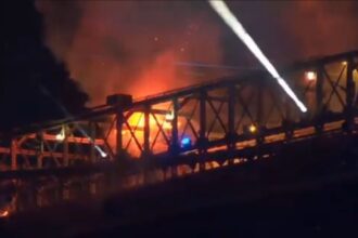 video:-incendio-atinge-ponte-do-brooklyn-durante-fogos-no-feriado-mais-importante-dos-eua