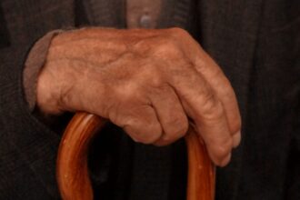 idoso-de-83-anos-e-encontrado-morto:-tv,-radio-e-botijao-desapareceram-da-casa-em-sc