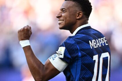 de-penalti,-franca-vence-retranca-do-paraguai-e-se-classifica-na-copa
