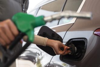 mais-etanol-na-gasolina:-governo-avalia-subir-mistura-para-32%-e-mantem-desconto-no-combustivel-apos-alta-mundial-do-petroleo