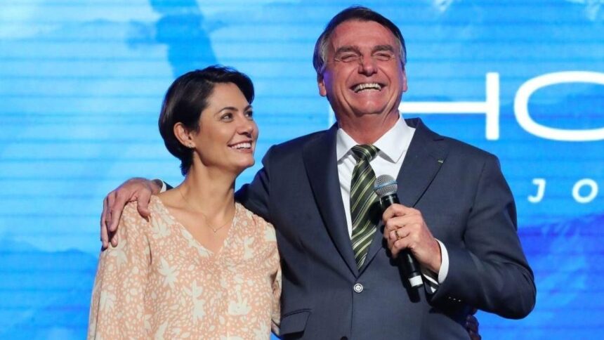 bolsonaro-da-aval-e-sai-em-defesa-de-candidatura-de-michelle-apos-disputas-familiares-com-flavio