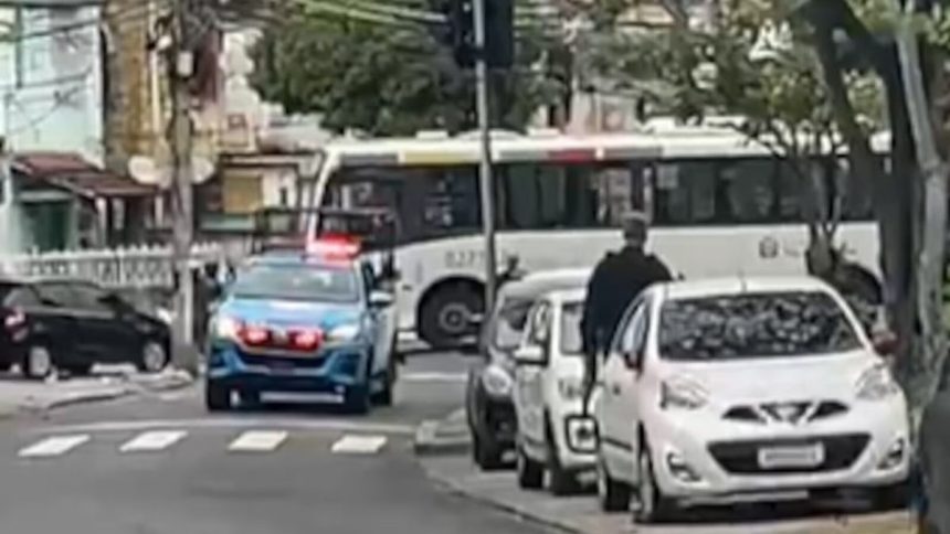 mulher-e-baleada-dentro-de-onibus-durante-tiroteio-na-zona-norte-do-rio-de-janeiro