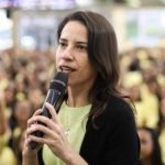 respeite-a-minha-dor:-candidata-ao-governo-de-pernambuco-reage-apos-cartaz-citar-morte-do-marido-durante-campanha-eleitoral