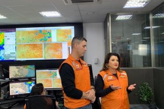 governadora-marilisa-boehm-visita-defesa-civil-apos-tempestade-de-granizo-atingir-florianopolis-e-biguacu
