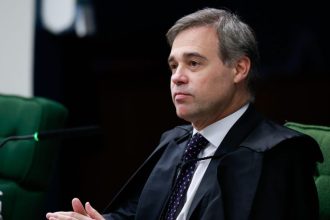 sob-pressao-da-corte,-fachin-avalia-pedido-para-afastar-mendonca-do-caso-master