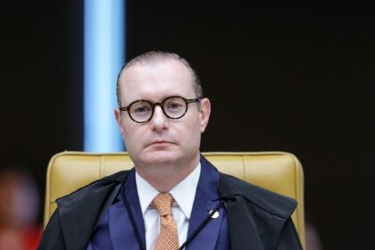 zanin-manda-pf-entregar-dados-do-celular-de-vorcaro-ao-stf-48-horas-antes-de-julgamento-sobre-relacionamento-com-moraes