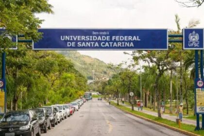 muito-antes-do-chatgpt,-ufsc-ja-contava-com-aulas-sobre-inteligencia-artificial-em-1986:-nos,-pioneiros,-desbravamos-e-semeamos