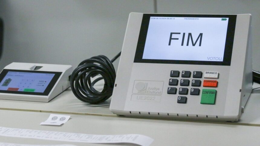 tre-sc-inicia-preparacao-de-quase-19-mil-urnas-em-sc-para-as-eleicoes-de-2026