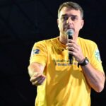 flavio-bolsonaro-pede-prisao-de-funcionario-do-planalto-apos-publicacao-sobre-polemica-com-nossa-senhora-aparecida